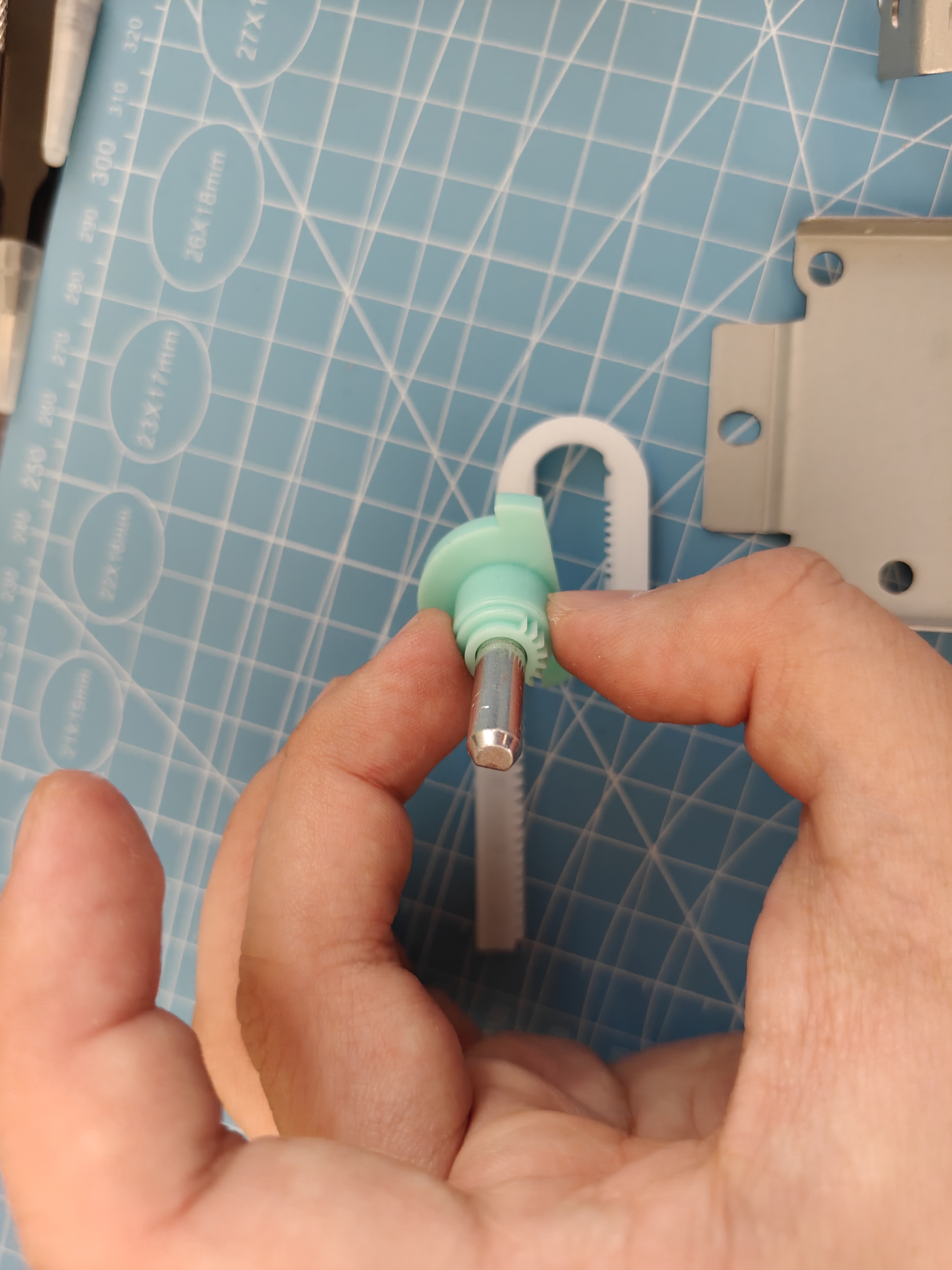 微波炉计时器旋转轴与齿条